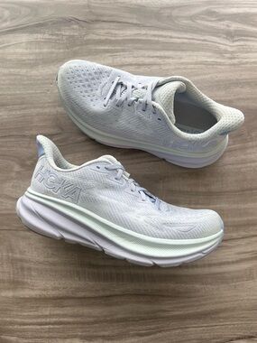 WORN ONCE HOKA Clifton 9 Size 7.5 Women’s